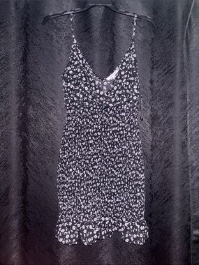 4 for $25 Love Tree Black and White Floral Smocked Mini Dress